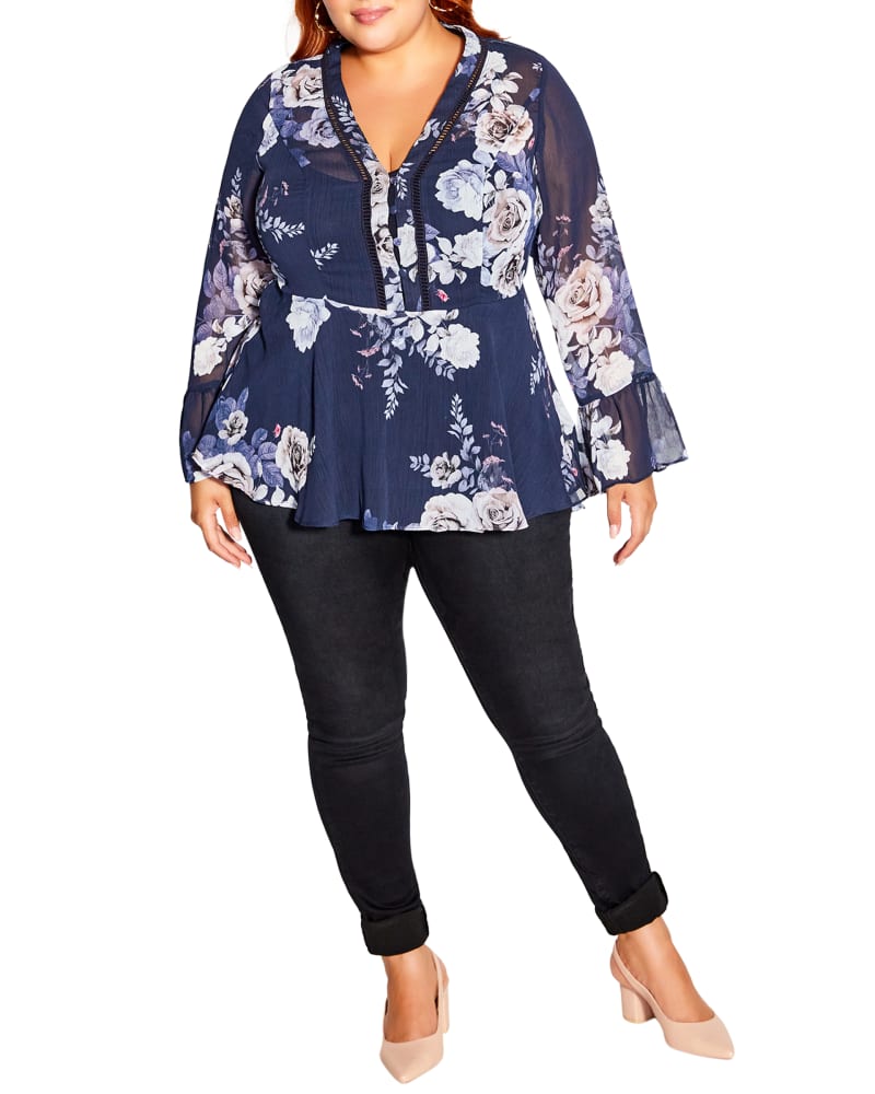 Front of a model wearing a size XXS TOP AMELIE in Mesmerising Floral by City Chic. | dia_product_style_image_id:256397